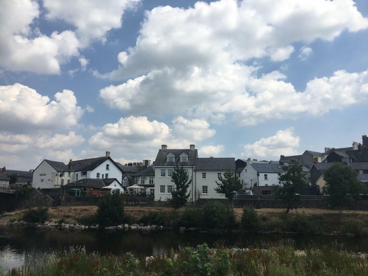 Riverside Brecon Exterior photo